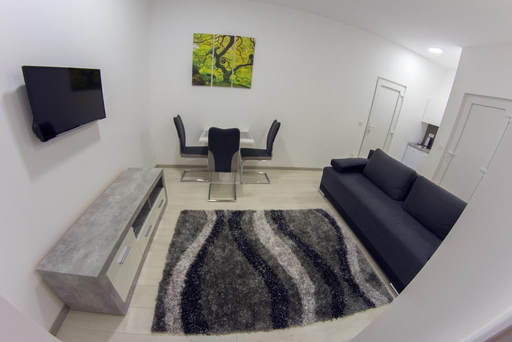 Apartments Petrova170 자그레브 외부 사진